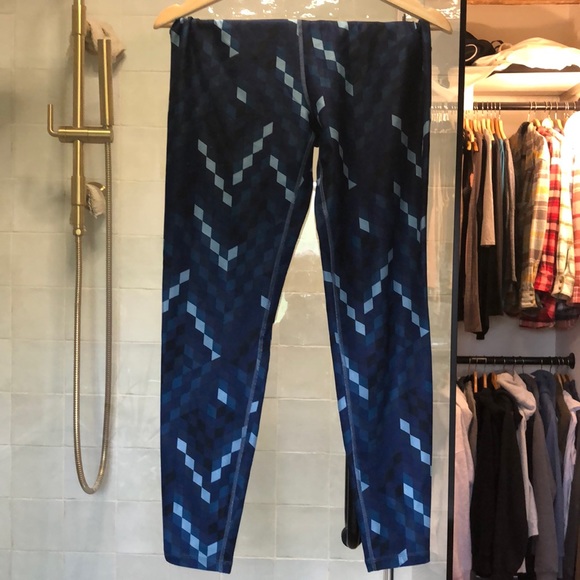 Nike women’s large leggings in blue geometric pattern - Picture 1 of 4